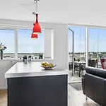Skade - 10m From The Sea By Interhome