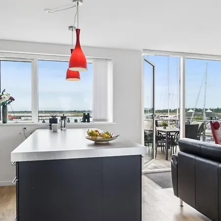 Skade - 10m From The Sea By Interhome