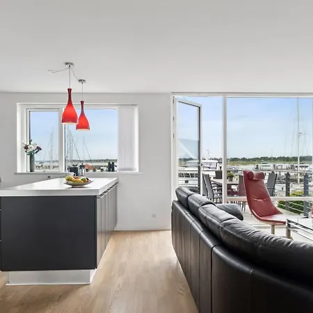 Skade - 10m From The Sea By Interhome *