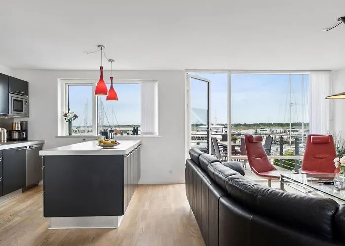 Skade - 10m From The Sea By Interhome *